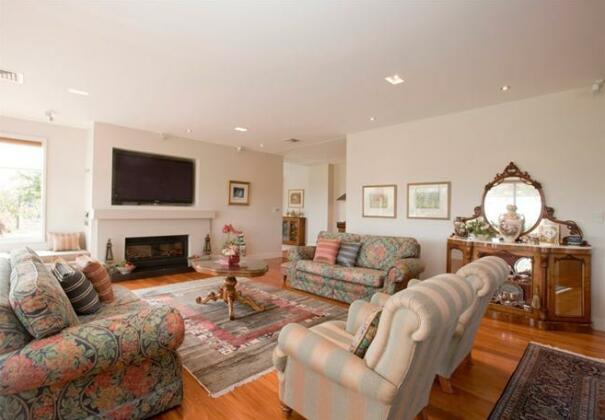 Blackwood House - Photo2