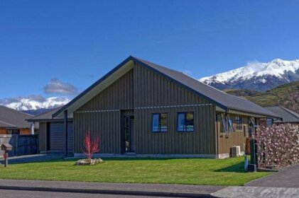 Retreat By The Green - Hanmer Springs Holiday Home