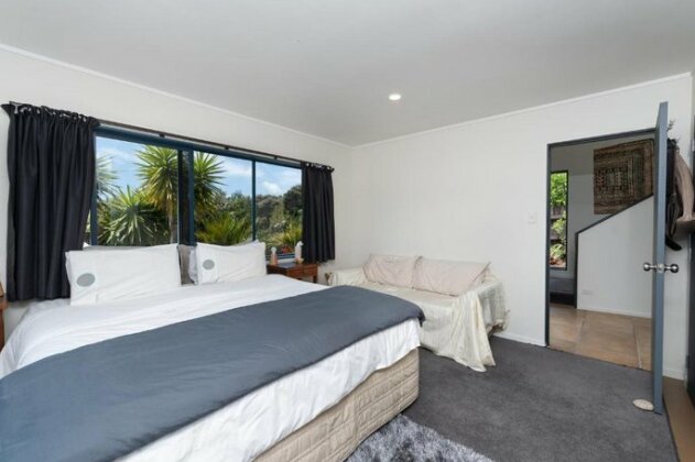 Inlet Quarters View - Doves Bay Holiday Home - Photo3
