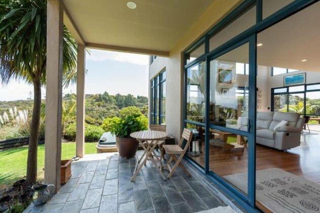 Inlet Quarters View - Doves Bay Holiday Home - Photo4