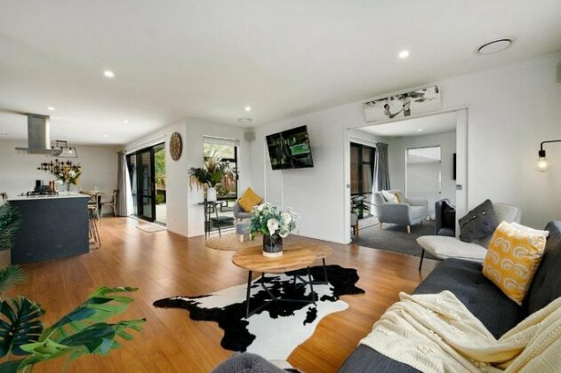 Shotover Spa Escape - Queenstown Holiday Home - Photo3