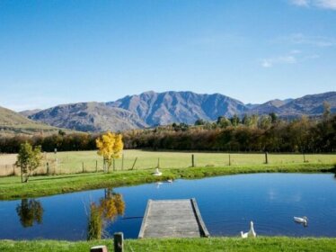 Shotover Woolshed - Queenstown Holiday Home