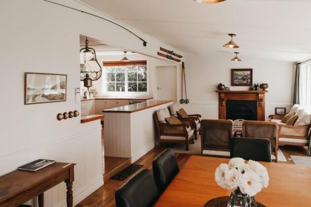 Aldourie Lodge - Photo2