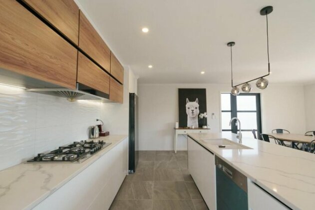 Snowy Peak Apartment - Photo2