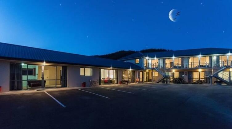 Linkwater Motel and Backpackers