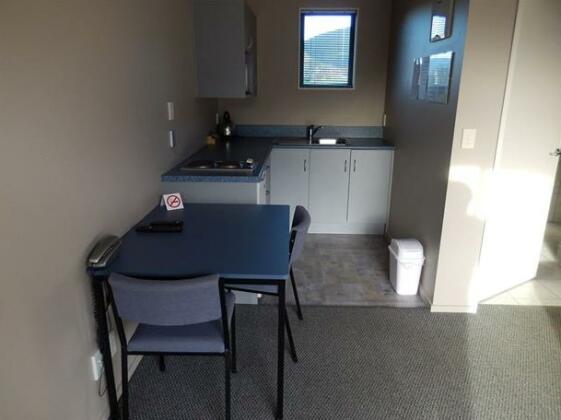 Linkwater Motel and Backpackers - Photo4