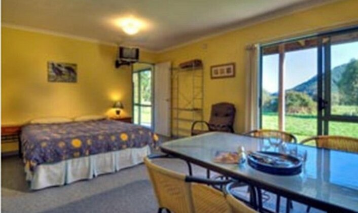 Smiths Farm Holiday Park - Photo3