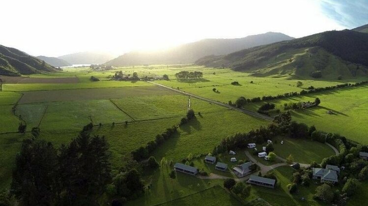 Smiths Farm Holiday Park - Photo4