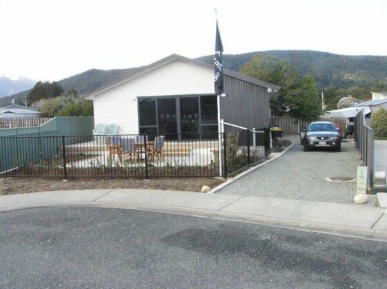 Close to Home Manapouri