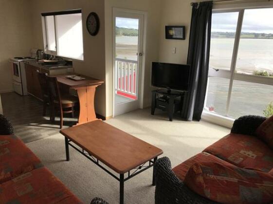Al Louise Accommodation - Photo4