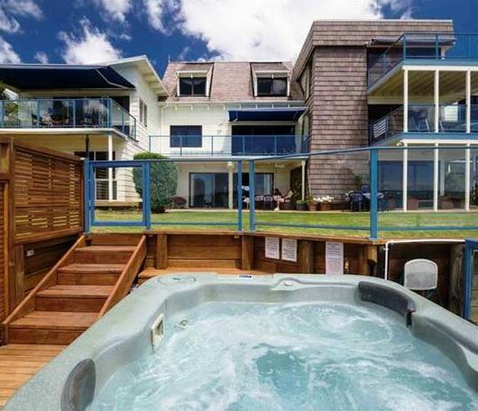 By the Bay Beachfront Apartments