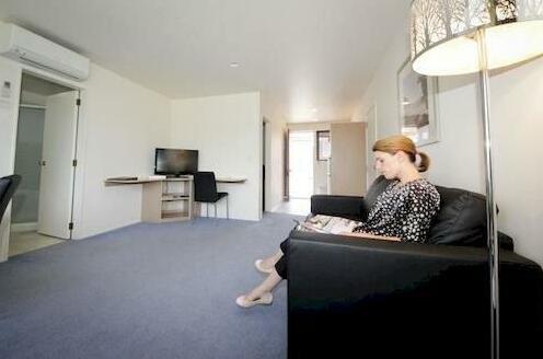 Baywatch Motor Inn - Photo3
