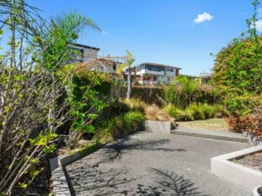 Perfect Downtown Location - Mount Maunganui Holiday Home