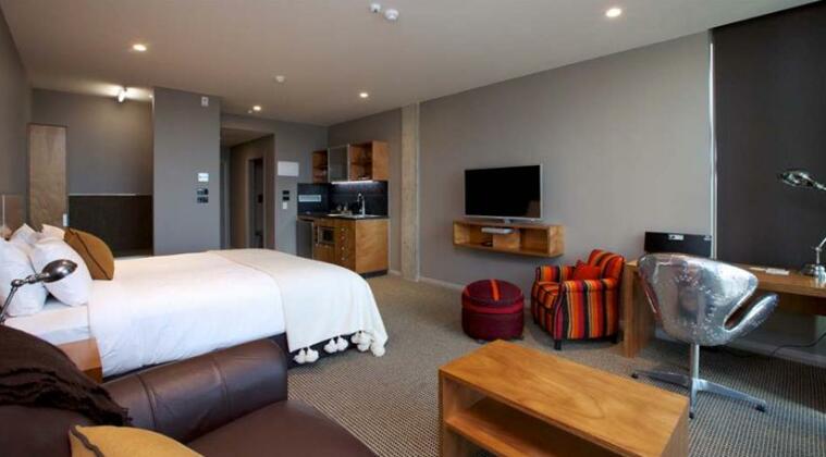 King and Queen Hotel Suites - Photo3