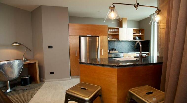 King and Queen Hotel Suites - Photo5