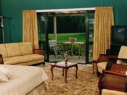 Clover Downs - Photo2