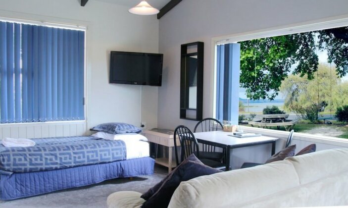 Jack & Di's Lakefront Resort Motel - Photo3