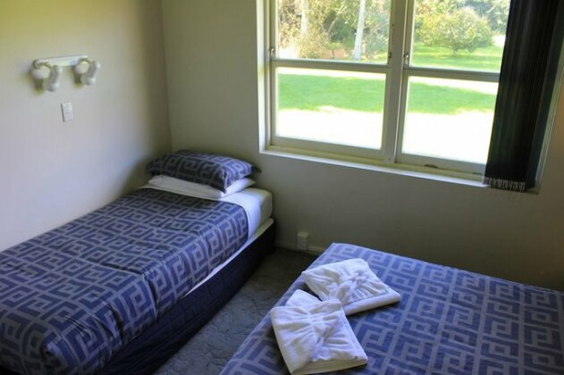 Jack & Di's Lakefront Resort Motel - Photo4