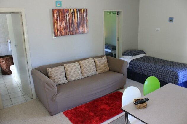 Jack & Di's Lakefront Resort Motel - Photo5