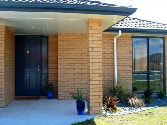 Rotorua House and Apartment - Photo2