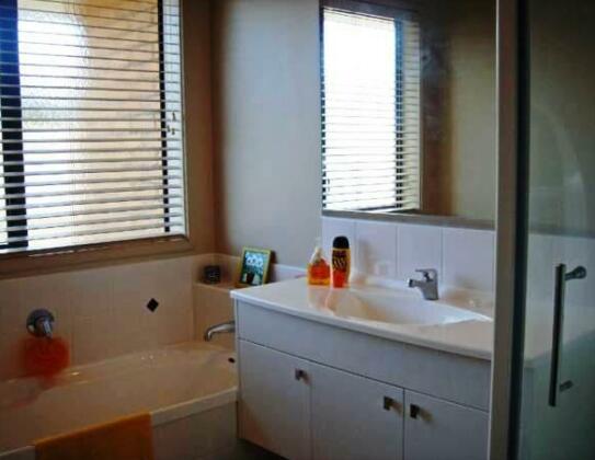 Rotorua House and Apartment - Photo5