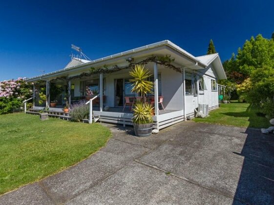 Breachmor - Tauranga Taupo Lakefront Holiday Home