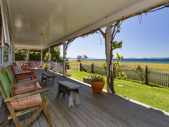 Breachmor - Tauranga Taupo Lakefront Holiday Home - Photo2