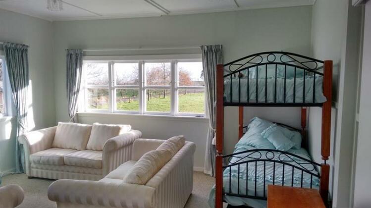 Oak Ridge Cottage - Photo2