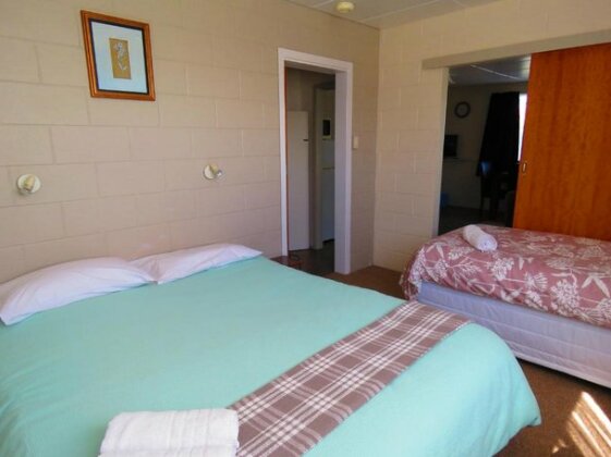 Opunake Motel and Backpackers Lodge - Photo2