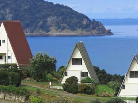 Pohutukawa Coastal Chalets