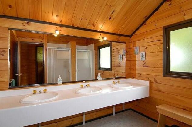 Youthtown Lodge & Chalet - Photo2