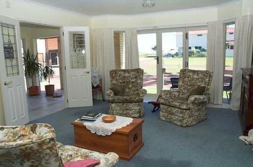 Seaview Bed and Breakfast - Photo2