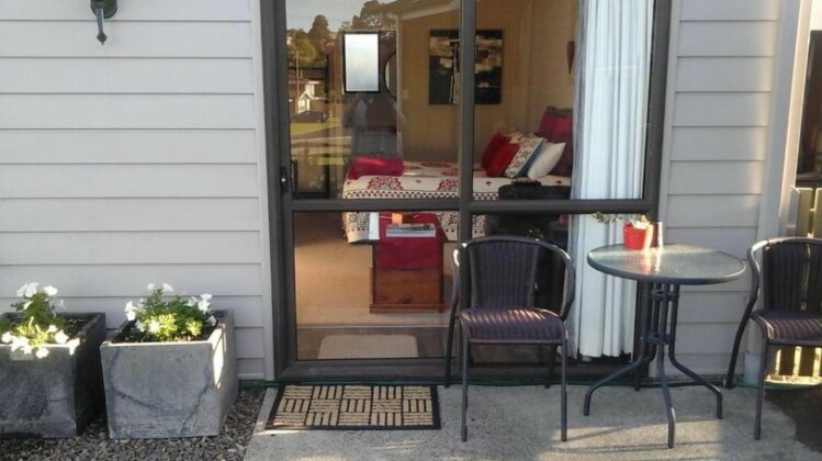 Chris and Dave's B & B - Photo2