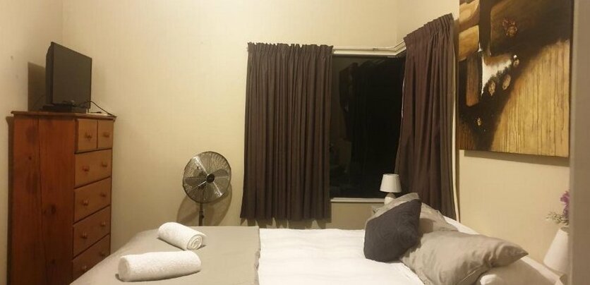 Riverside Accommodation - Photo2