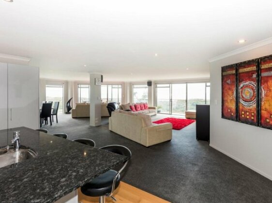 Ocean Views and BBQs - Papamoa Holiday Apartment - Photo3