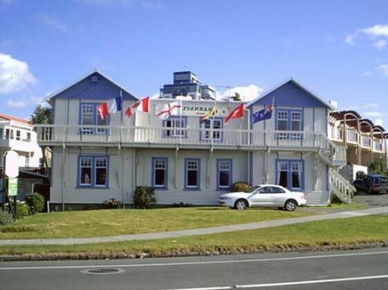 Barnacles Seaside Inn