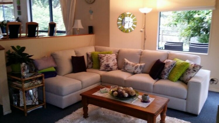 Lynton House Pauanui - Photo3