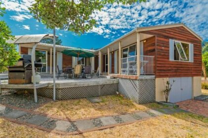 Twin Harbour Hub - Pauanui Holiday Home