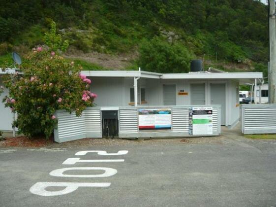 Alexanders Holiday Park - Photo4
