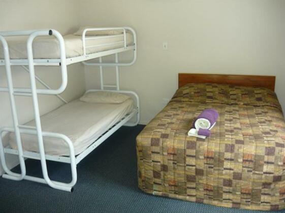 Alexanders Holiday Park - Photo5
