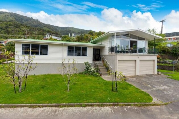 Spacious Seaview House - Photo2