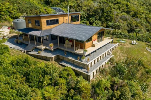 Tasman Sea Retreat - Photo2