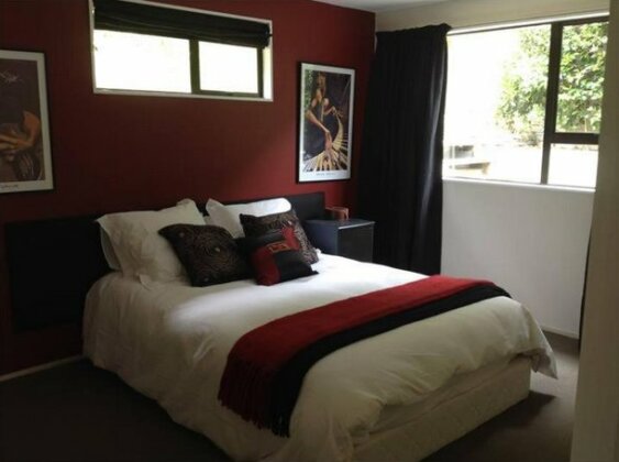 Awesome 3 Bedroom Home - Photo5