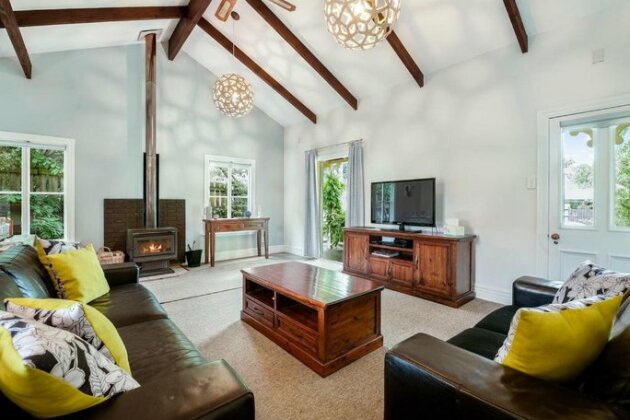 Central Peach - Queenstown Holiday Home - Photo2