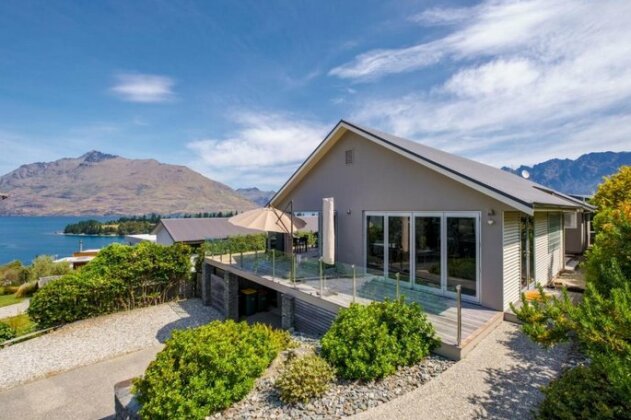 Central Wakatipu Haven - Queenstown Holiday Home