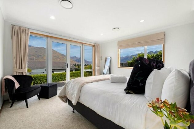 Central Wakatipu Haven - Queenstown Holiday Home - Photo5