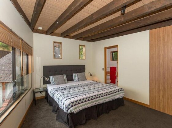 Crows Nest - Queenstown Holiday Home - Photo3