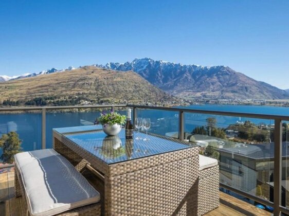 Grand View Queenstown - Queenstown Holiday Home