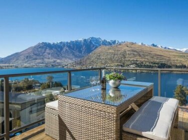 Grand View Queenstown - Queenstown Holiday Home