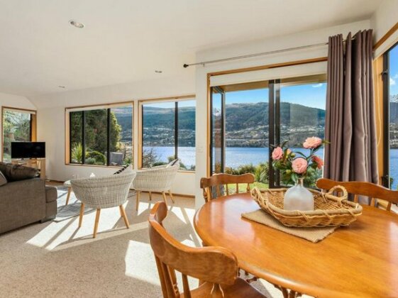 Lakefront Cottage - Queenstown Holiday Unit - Photo2